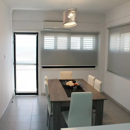 Lazuli Beachfront Penthouse 504 * Larnaca