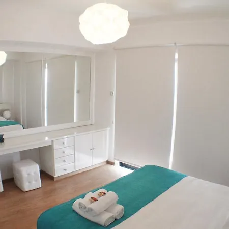 Lazuli Beachfront Penthouse 504 Lägenhet