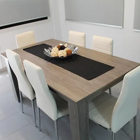 Lazuli Beachfront Penthouse 504 Lägenhet Larnaca