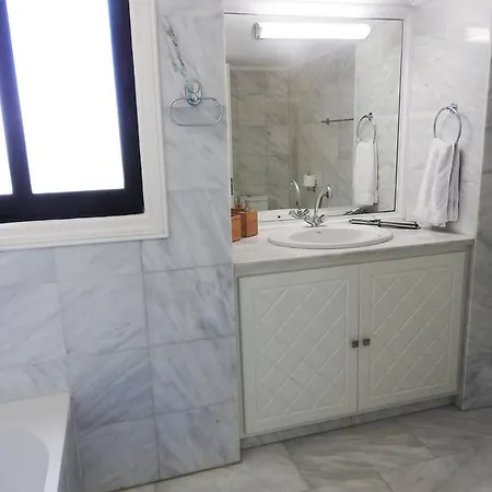 Lazuli Beachfront Penthouse 504 * Larnaca