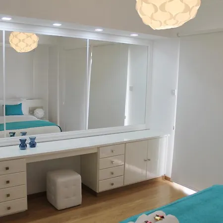 Lazuli Beachfront Penthouse 504 Lägenhet Larnaca