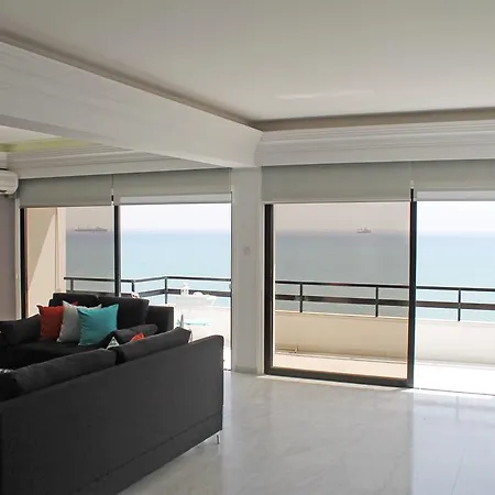 Lazuli Beachfront Penthouse 504 * Larnaca